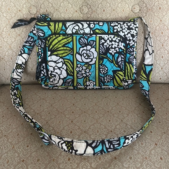 Vera Bradley Handbags - Vera Bradley Crossbody Bag